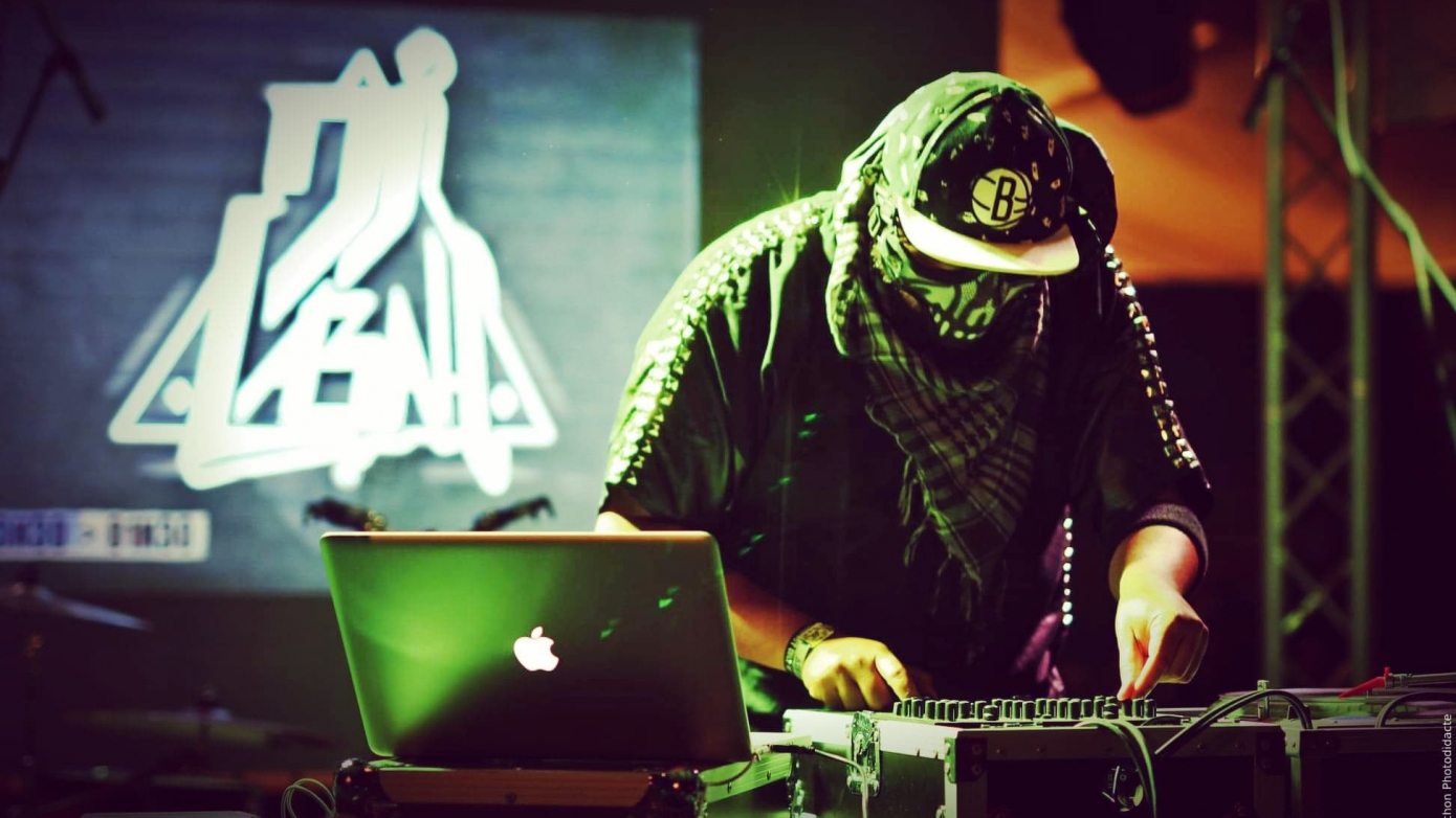 VENDREDING-DONG feat. DJ Labah